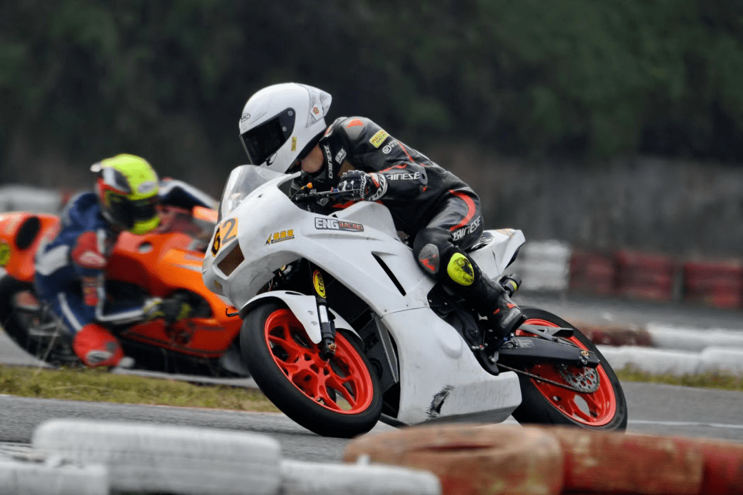 瑞典球员全力奋战，为晋级努力